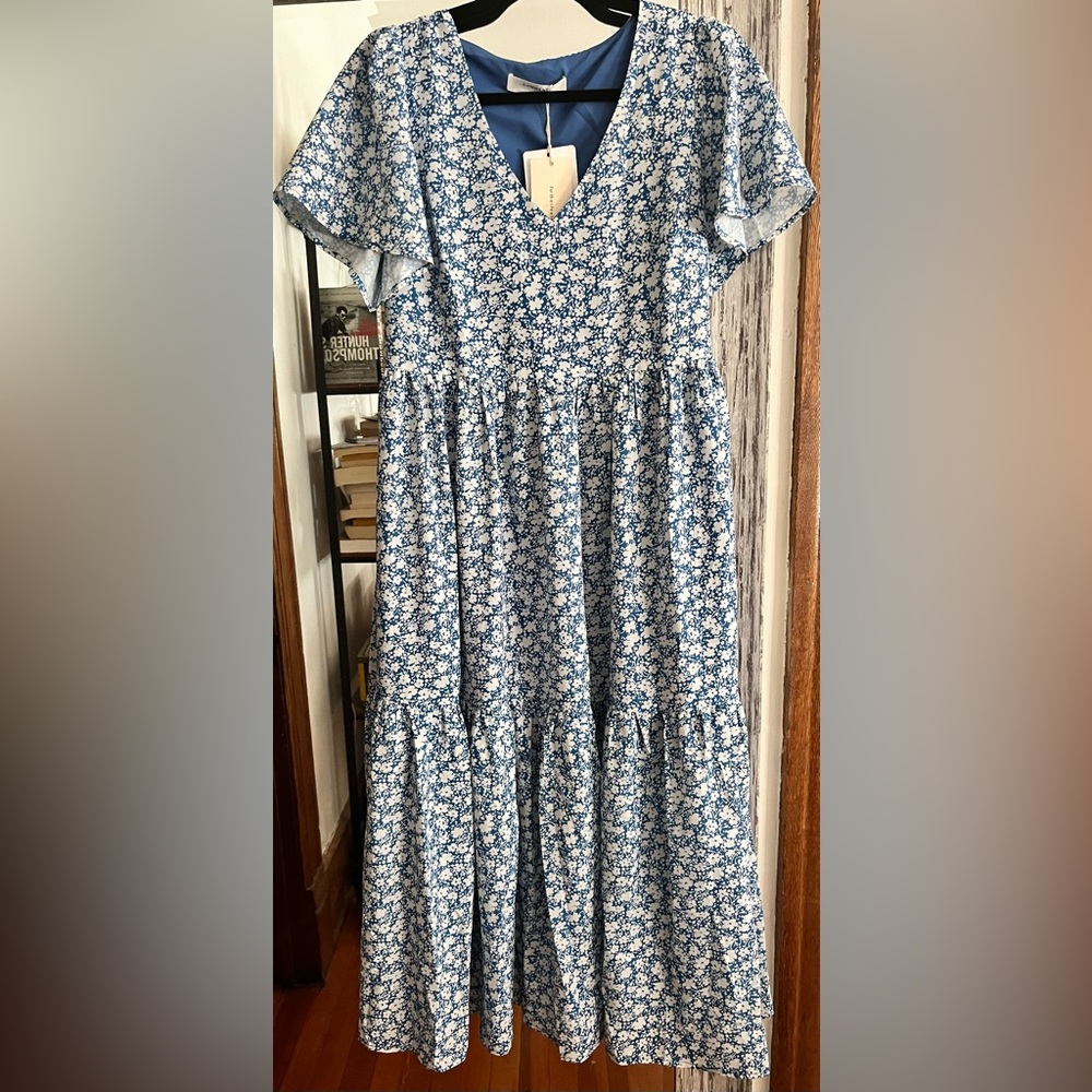 NWT. Commense Sz M. Tiered flowy dress. Blue with white flowers.